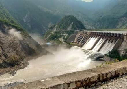 Salal Dam, Reasi